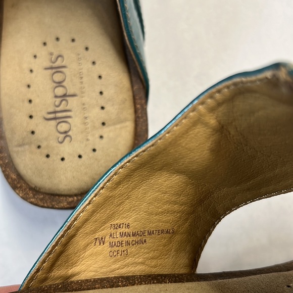 SOFTSPOTS Women's •Caileen• Slide Sandal - Green Patent  7W - Picture 7 of 7